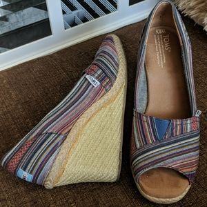 TOMS WEDGE SANDAL